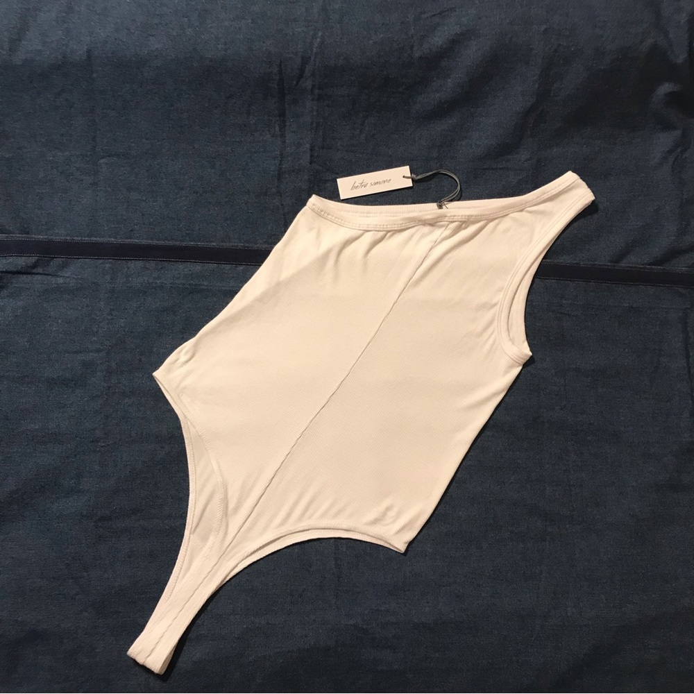 Betro Simone White Asymmetrical Ribbed Bodysuit. - Picture 2 of 11